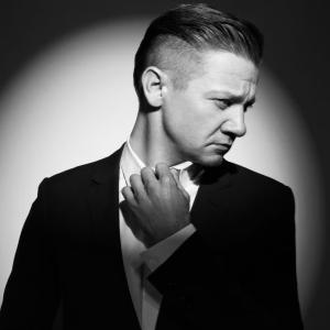Jeremy Renner over rood licht therapie